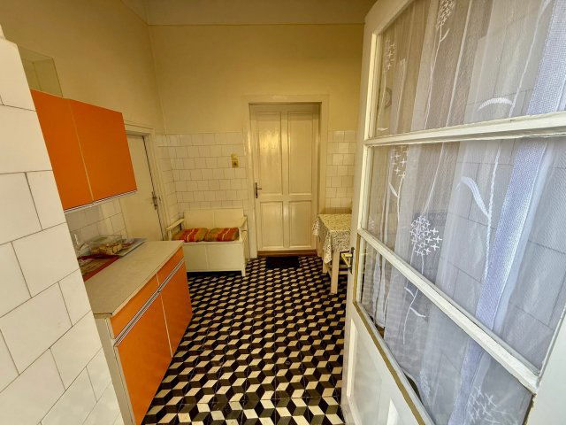 Eladó családi ház, Móron 59.9 M Ft, 2 szobás