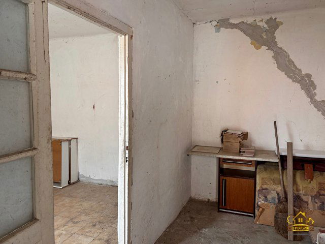 Eladó családi ház, Szigethalmon 20 M Ft, 2 szobás