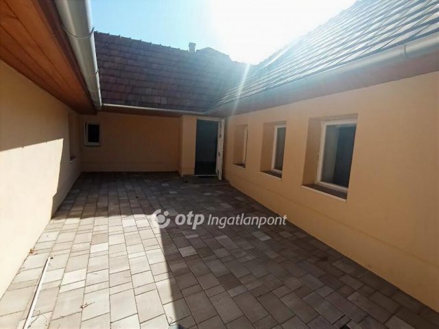 Eladó családi ház, Gyöngyösön 29.9 M Ft, 3+1 szobás