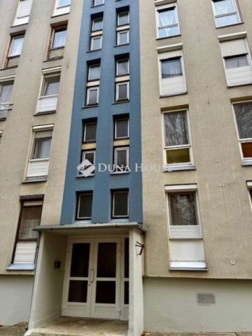 Eladó panellakás, Pécsett 49 M Ft, 3 szobás