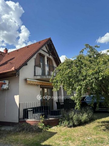 Eladó sorház, Hajdúszoboszlón 103.9 M Ft, 3+2 szobás