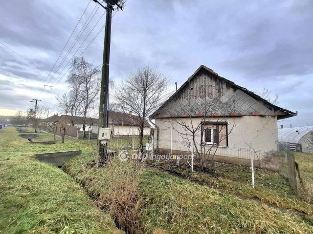 Eladó családi ház, Zsákán 6.9 M Ft, 1 szobás