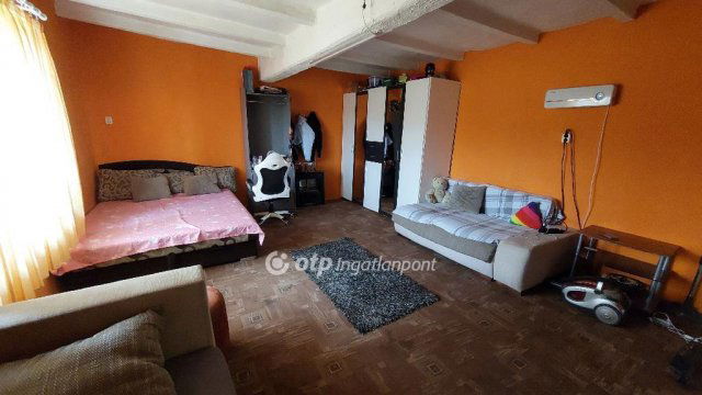 Eladó családi ház, Kisújszálláson 11 M Ft, 2 szobás