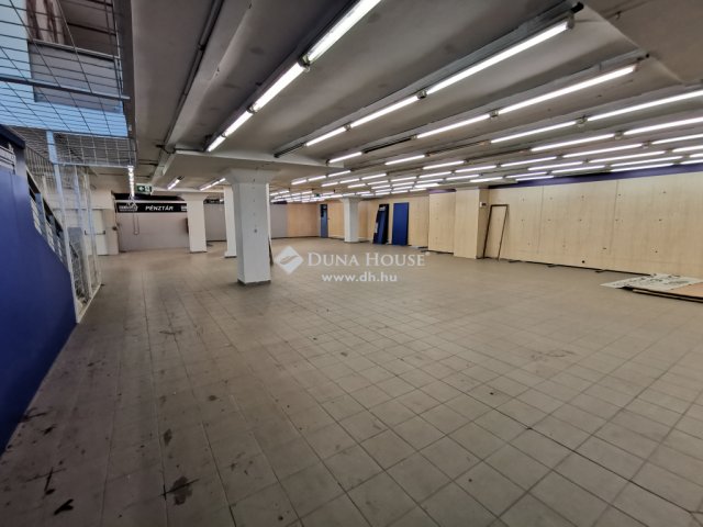 Kiadó üzlethelyiség, Tatabányán 3477 E Ft / hó