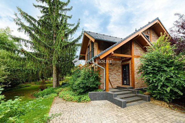 Eladó családi ház, Nagykovácsiban 198 M Ft, 3 szobás