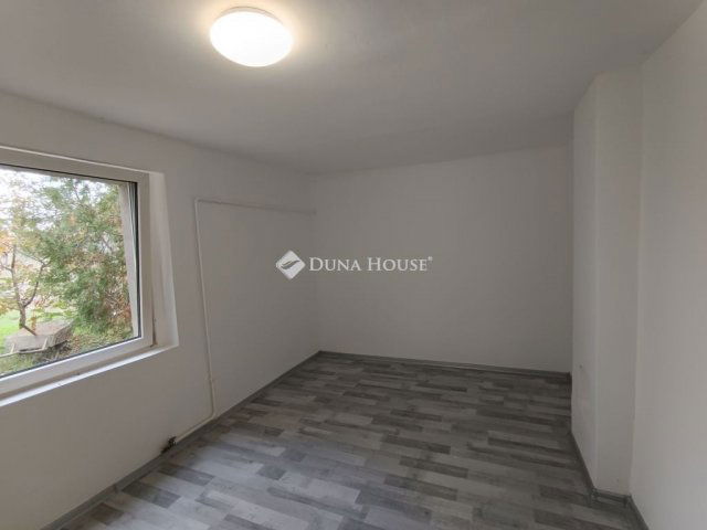 Eladó családi ház, Szolnokon 16.9 M Ft, 2 szobás