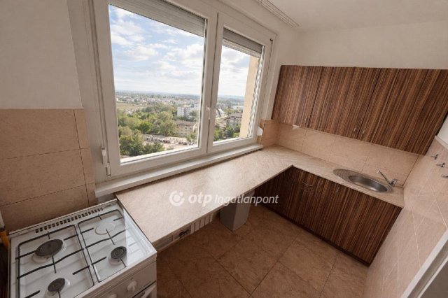 Eladó panellakás, Budapesten, III. kerületben 69.99 M Ft