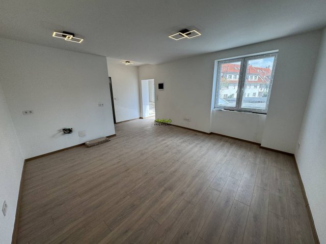 Eladó téglalakás, Sopronban 63.9 M Ft, 1+2 szobás