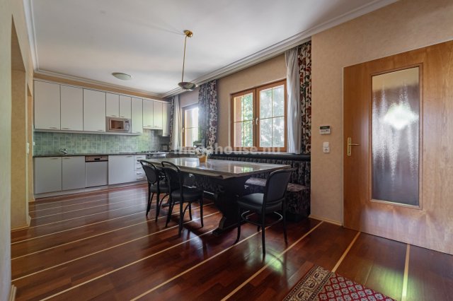 Eladó családi ház, Budapesten, III. kerületben 263 M Ft