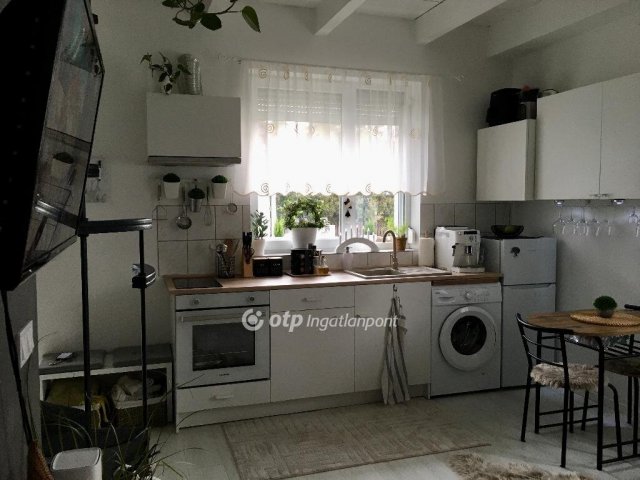 Eladó téglalakás, Szentendrén 64.5 M Ft, 2 szobás