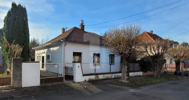Eladó ikerház, Pécsett 53 M Ft, 2+1 szobás