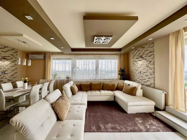 Eladó téglalakás, Pécsett 125 M Ft, 3 szobás