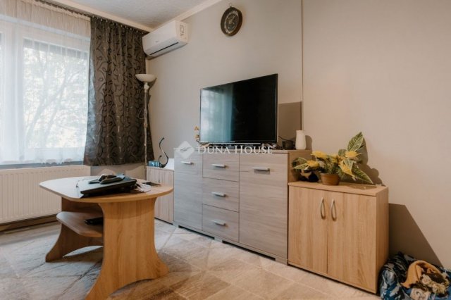 Eladó téglalakás, Hajmáskéren 31.9 M Ft, 1 szobás