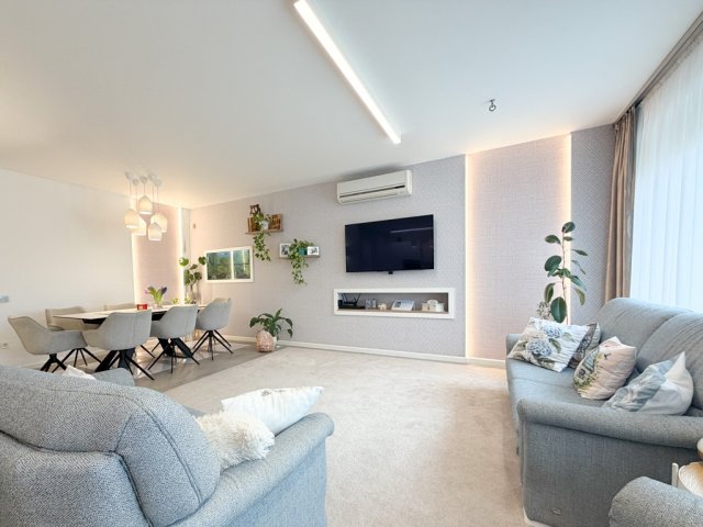 Eladó családi ház, Debrecenben 205 M Ft, 5 szobás