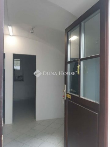 Eladó üzlethelyiség, Sopronban, Várkerület utcában 20.5 M Ft