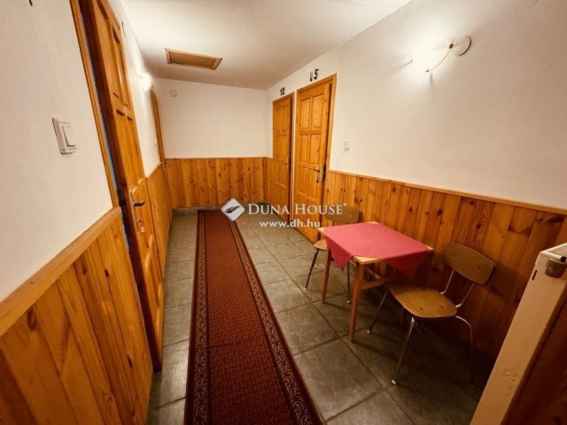 Eladó családi ház, Pilisszentlászlón 225 M Ft, 3+3 szobás