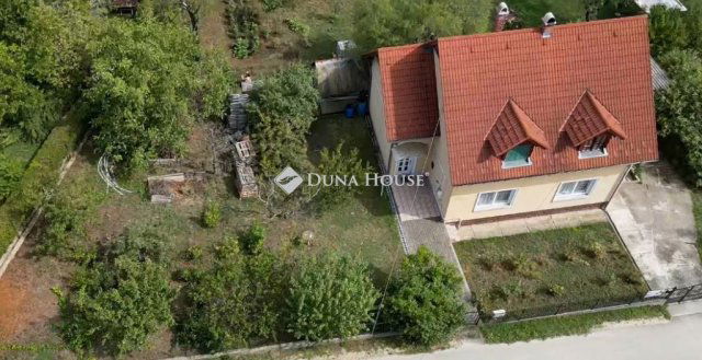 Eladó családi ház, Balatonalmádiban 92.9 M Ft, 6 szobás
