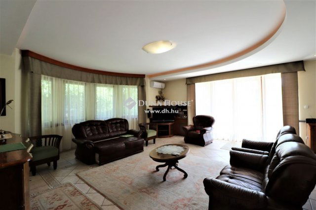 Eladó családi ház, Leányfaluban 250 M Ft, 5 szobás