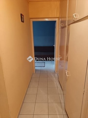 Eladó panellakás, Szegeden 48 M Ft, 2 szobás