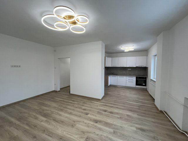 Eladó téglalakás, Győrött 65 M Ft, 3 szobás