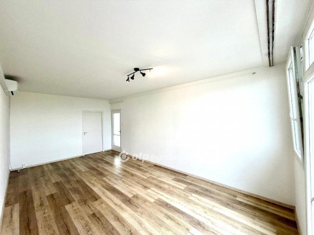 Eladó panellakás, Kecskeméten 42.9 M Ft, 2 szobás