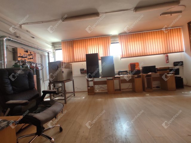 Kiadó ipari ingatlan, Komáromban 2000 E Ft / hó