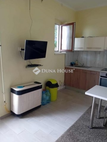 Eladó téglalakás, Pécsett 79.9 M Ft, 3 szobás