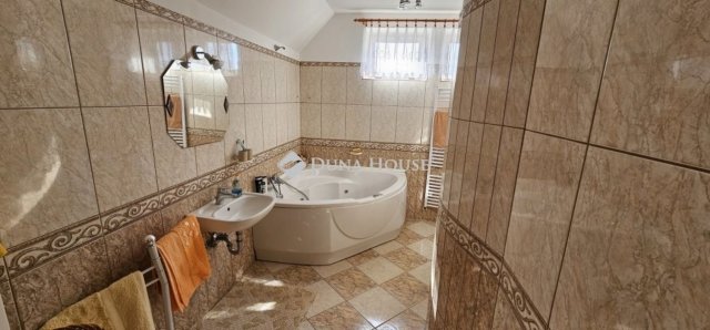 Eladó családi ház, Tápiószecsőn 118.5 M Ft, 2+2 szobás