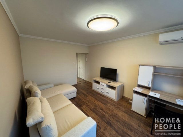 Eladó téglalakás, Szegeden 59 M Ft, 3 szobás