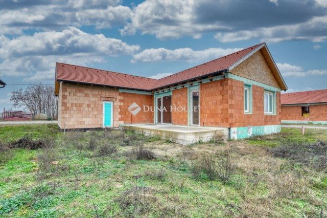 Eladó családi ház, Mórahalmon 97.33 M Ft, 4 szobás