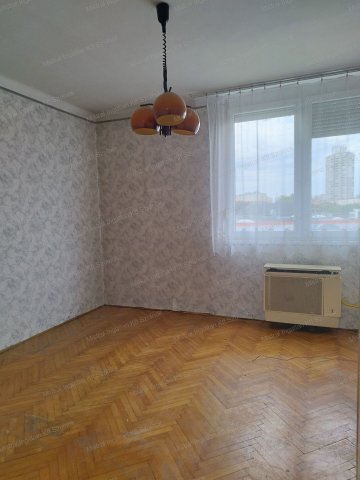 Eladó téglalakás, Szolnokon 29.5 M Ft, 2 szobás