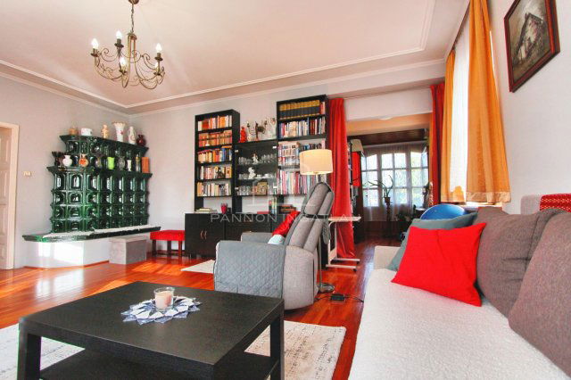 Eladó családi ház, Balatonfüreden 249.5 M Ft, 6 szobás