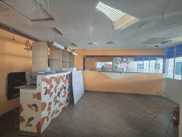 Eladó üzlethelyiség, Tatabányán 12 M Ft, 1+1 szobás