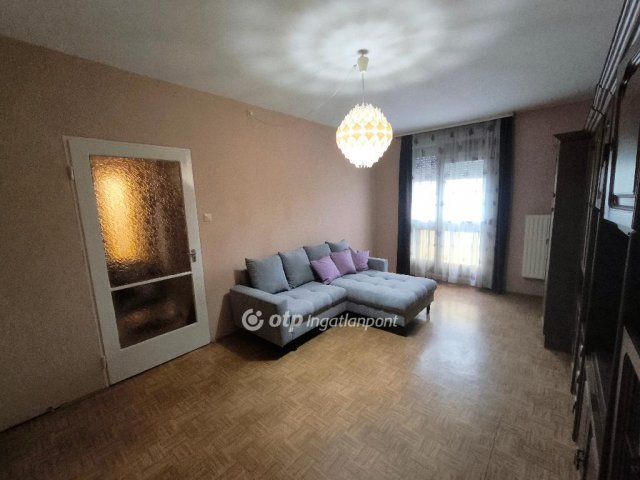 Eladó panellakás, Pécsett 35 M Ft, 1+1 szobás