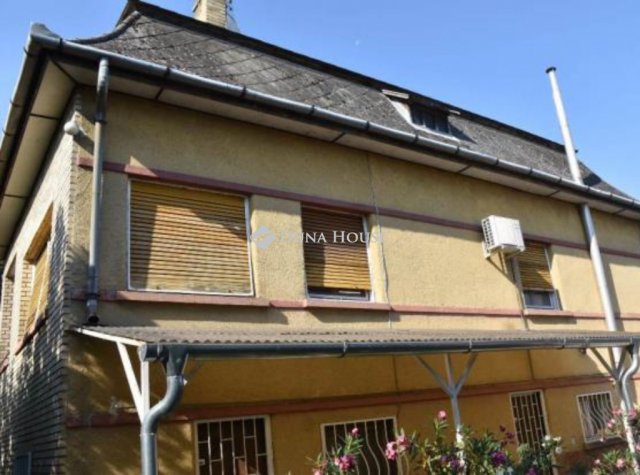 Eladó családi ház, Szigetszentmiklóson 249 M Ft, 6 szobás