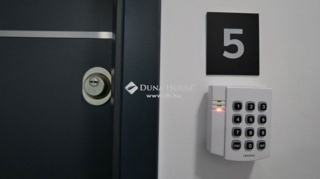 Eladó családi ház, Balatonfüreden 649.9 M Ft, 14+2 szobás