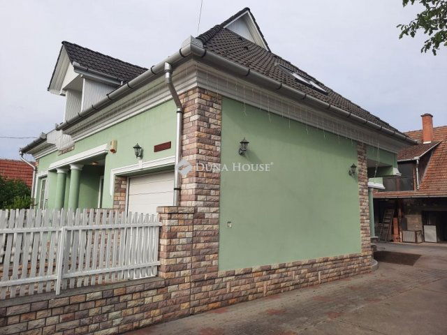 Eladó családi ház, Jászberényben 114 M Ft, 4+1 szobás