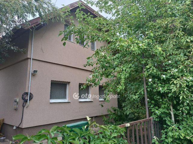 Eladó családi ház, Velencén 97.9 M Ft, 1+4 szobás