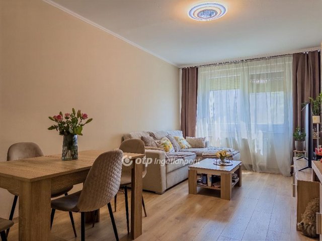 Eladó panellakás, Budapesten, III. kerületben 81.9 M Ft, 3 szobás