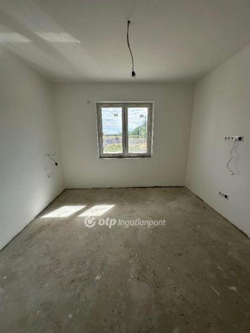 Eladó családi ház, Besnyőn 99 M Ft, 2+4 szobás