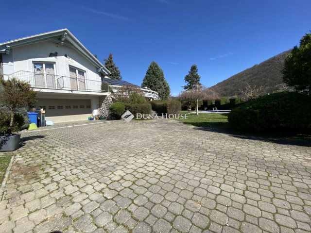 Eladó családi ház, Pécsett, Sirály utcában 180 M Ft, 5 szobás