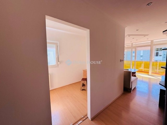 Eladó téglalakás, Pécsett 52.5 M Ft, 3 szobás