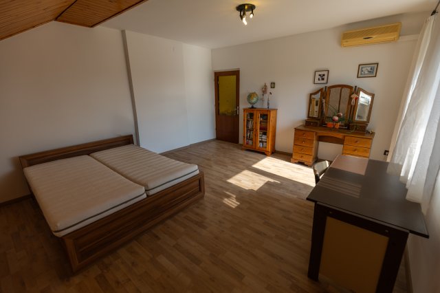 Eladó családi ház, Székesfehérvárott 89.9 M Ft, 5 szobás