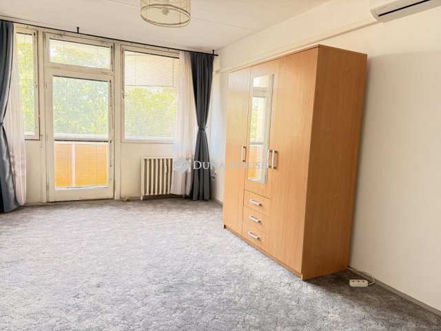 Kiadó panellakás, albérlet, Pécsett, Nagy Imre úton, 2 szobás