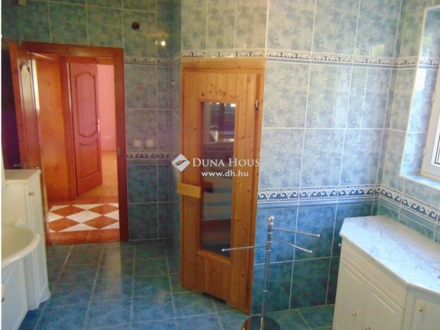 Eladó családi ház, Budaörsön 375 M Ft, 9 szobás