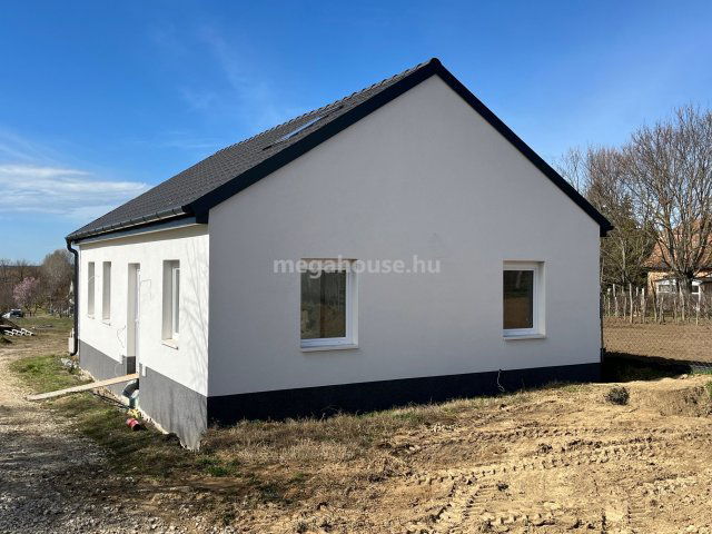 Eladó családi ház, Balatonszemesen 79.9 M Ft, 4 szobás