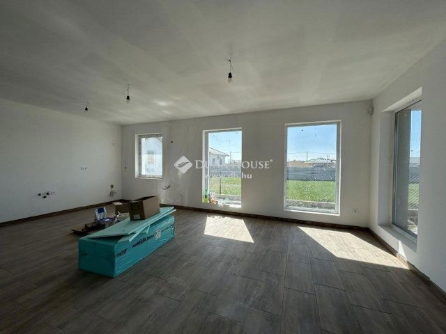 Eladó családi ház, Kiskunlacházán 67 M Ft, 4 szobás