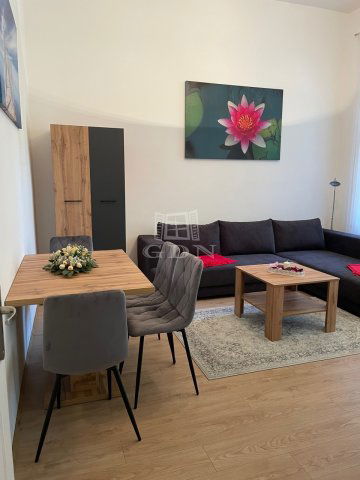 Kiadó téglalakás, albérlet, Szegeden 341 E Ft / hó, 3 szobás