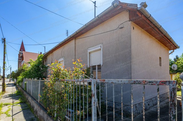 Eladó családi ház, Miskolcon 29.99 M Ft, 5 szobás