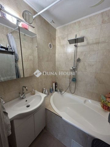 Eladó panellakás, Budapesten, III. kerületben 72.5 M Ft, 2 szobás